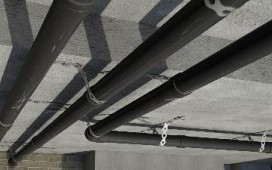 Prikaz pritrditve cevi s perforiranim trakom